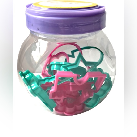 ⭐️ NEW Wilton 12pc Cookie Cutter Set (Princess Themed) - Picture 2 of 8